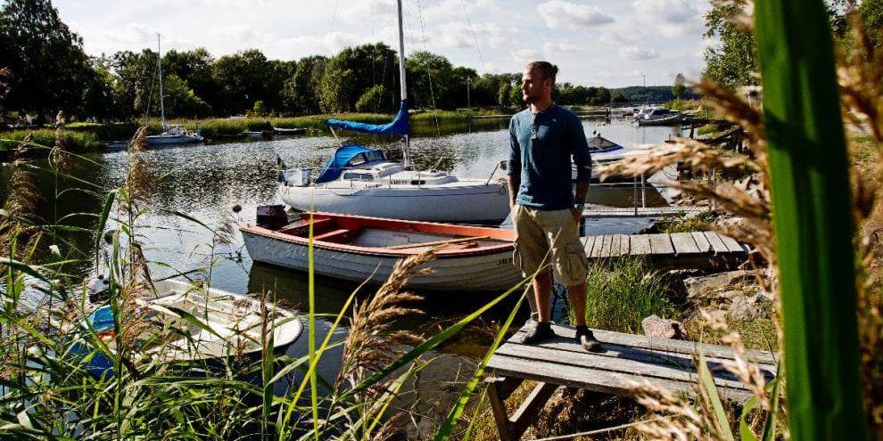 Joakim Arthursson har drabbats av flera båtstölder. "Mitt förslag är att vi båtägare nattvandrar här på området under sommaren."