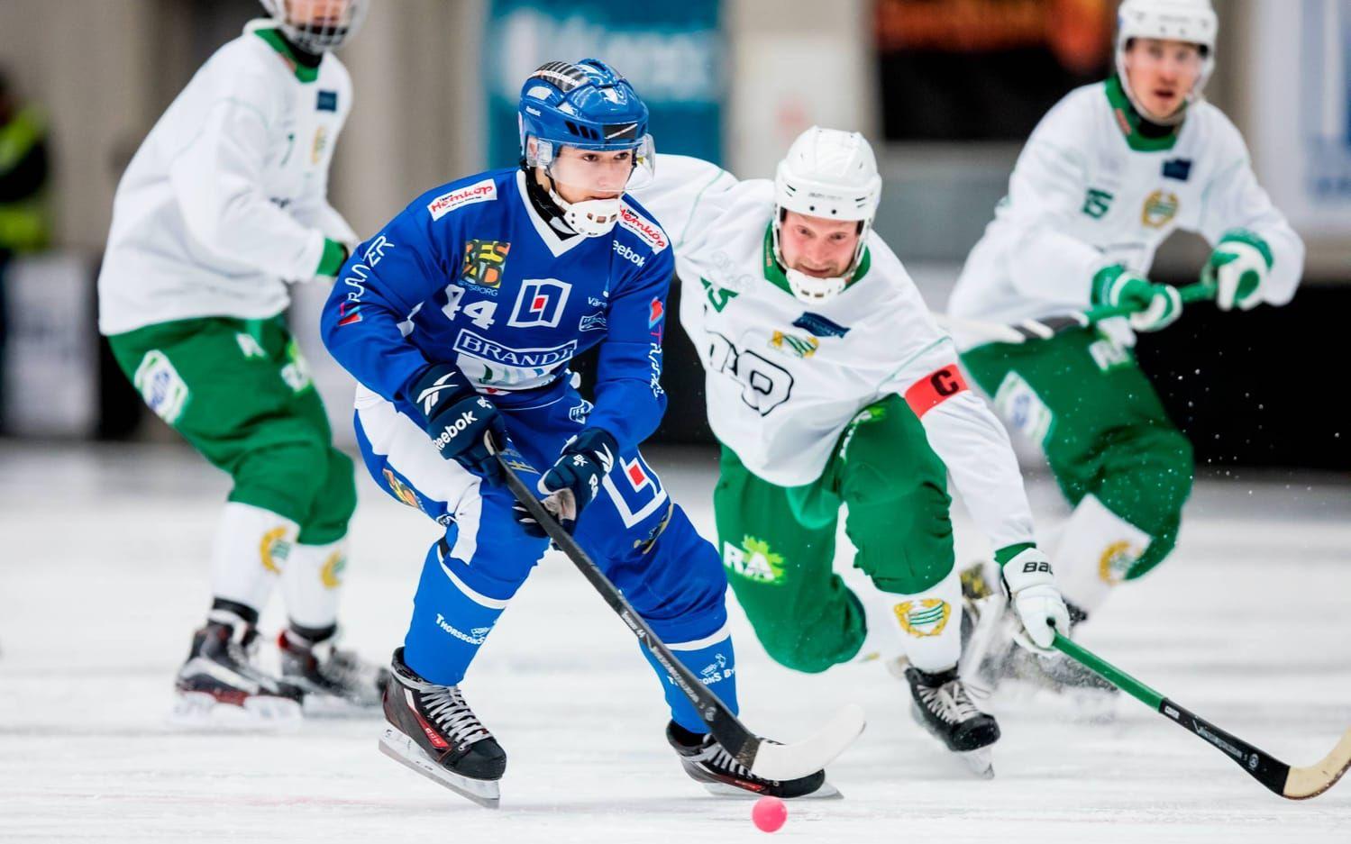 MÅLSKYTT. Snabbskrinnaren Nikita Ivanov stod för IFK Vänersborgs ledningsmål till 2-0, dragningen som lurade Bajen-liberon Robert Rimgård var bandygodis.
