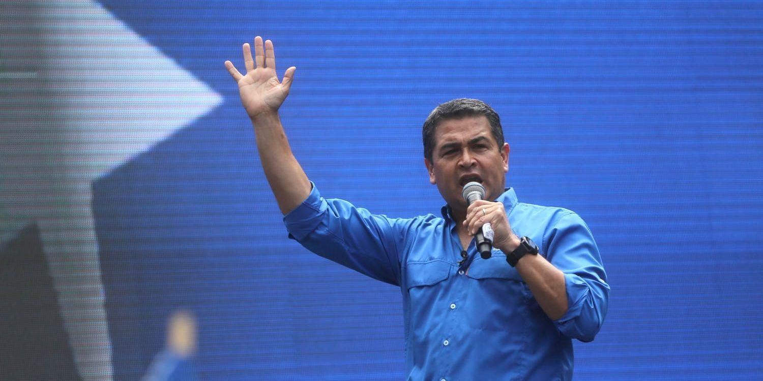 Honduras president Juan Orlando Hernández under ett tal i söndags i Tegucigalpa. Från och med i tisdags har det varit förbjudet att kampanja inför söndagens val.