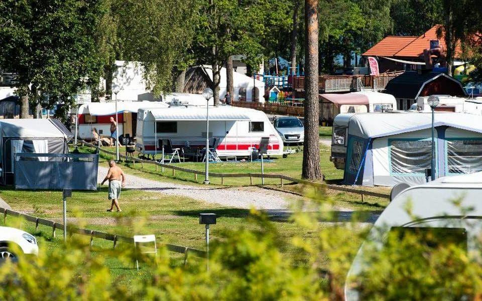 Bert Karlsson planerar för hundra nya campingvagnsplatser till nästa säsong.