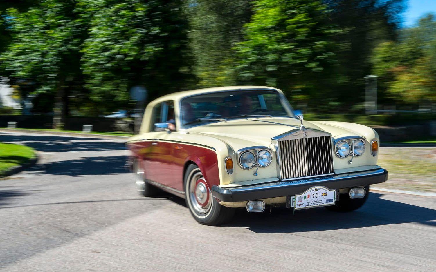 17 stycken Rolls Royce och Bentley, den äldsta från 1929 och den nyaste från 2004, syntes i Trollhättan på måndagen.