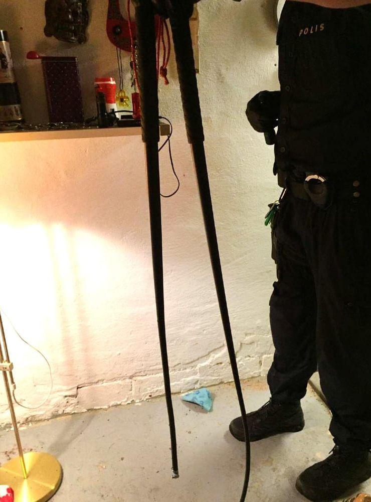 Polisen gjorde husrannsakan hos en Uddevallabo och fann flera tillhyggen. Foto: Polisen