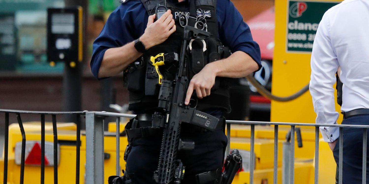 Beväpnad polis i London efter fredagens dåd.