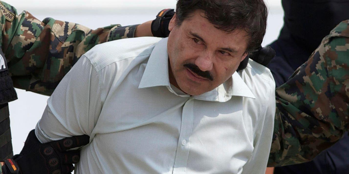 Joaquin "El Chapo" Guzmán, ledare för den mexikanska Sinaloakartellen vid ett gripande 2014. Han har lyckats genomföra flera spektakulära rymningar innan han slutligen lämnades över till USA. Arkivbild.