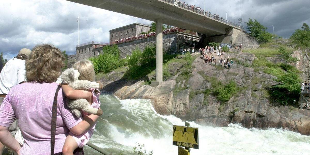 Sevärt. Trollhättans fall- och slussområde lockar turister.