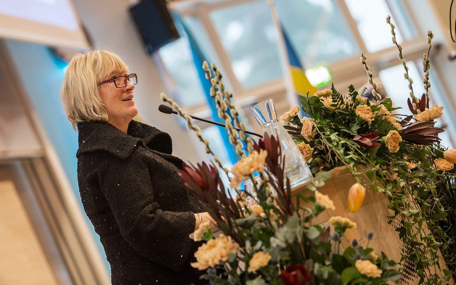 Tidigare rektorn Kerstin Norén överlämnade rektorskedjan till sin efterträdare.