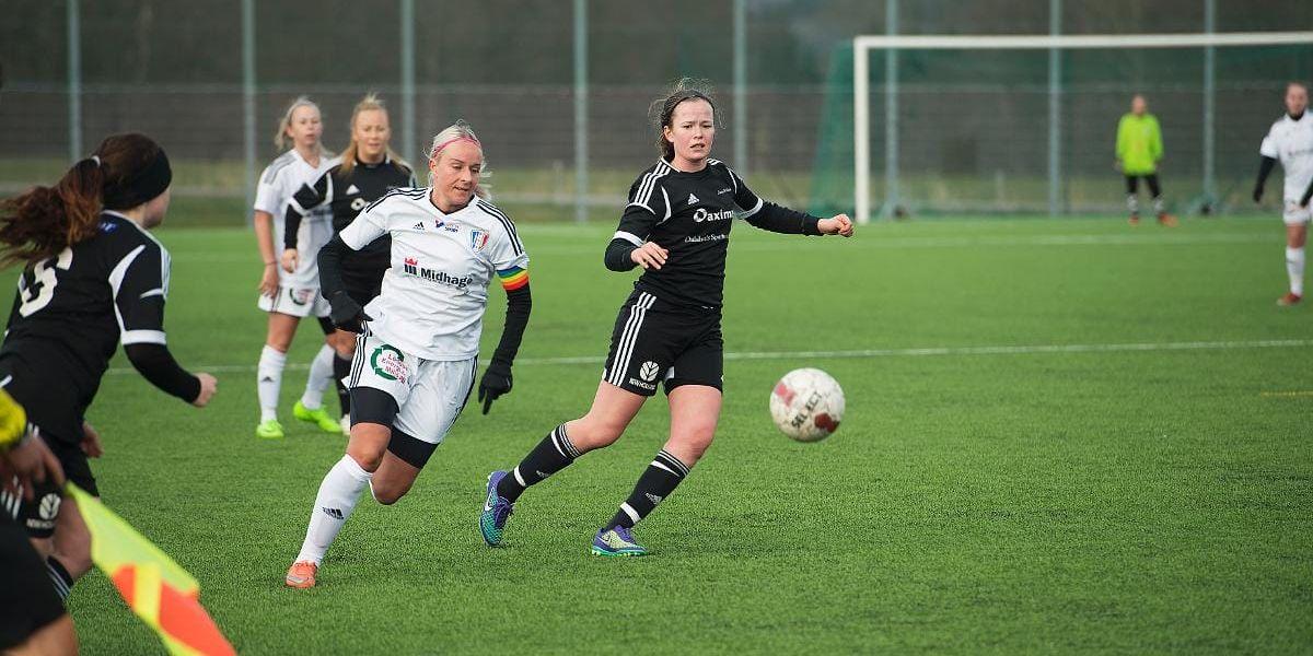 Lödöse Nygårds lagkapten Evelina Löfström, som spelade med regnbågsfärgad kaptensbindel, gjorde ett av lagets fyra mål.