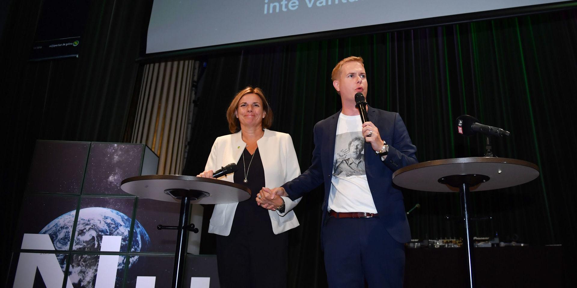 Språkrören Isabella Lövin och Gustav Fridolin vid Miljöpartiets valvaka på Nalen i Stockholm.