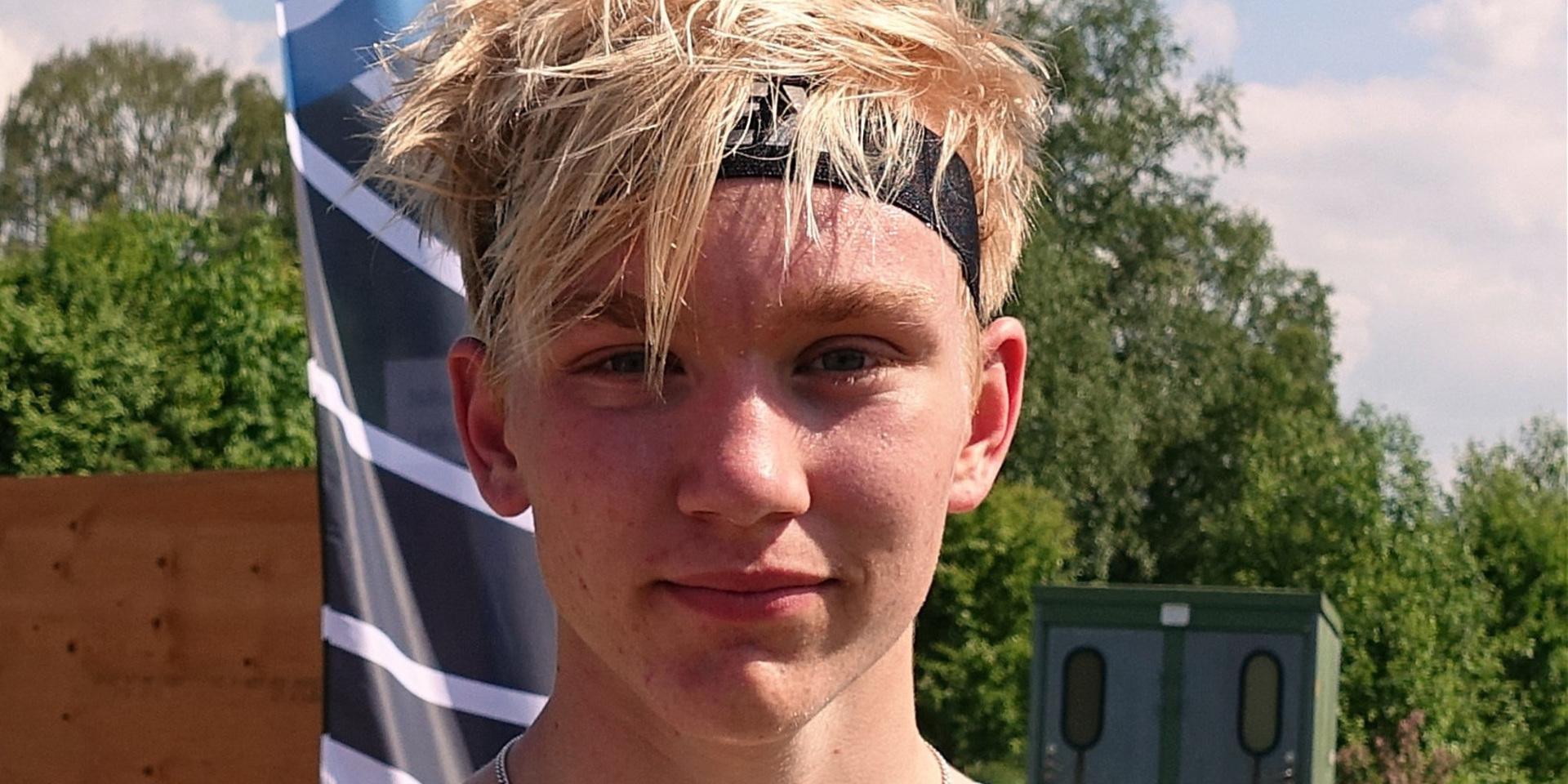 Junioren Linus Kristiansson sprang startsträckan för Trollhättans SOK på Jukolakavlen i Finland