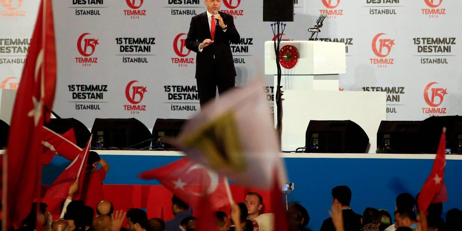 Turkiets president Recep Tayyip Erdogan uppvisade en oförsonlig linje när han talade i Istanbul.