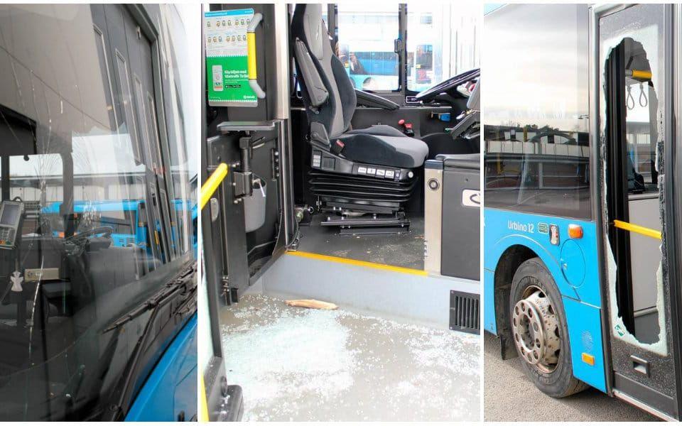 Bussdörrens ruta krossades vid händelsen och chauffören hotades flera gånger. Bild: Suzanne Werner