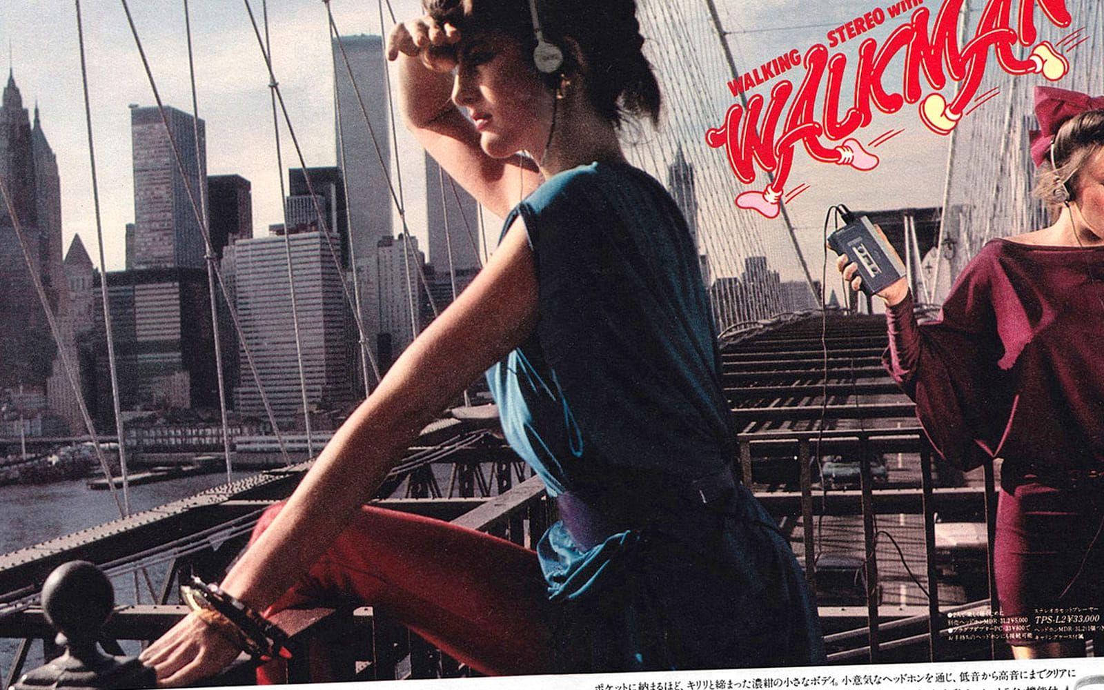 Sony Walkman är förvisso inget plagg men blev närmast en måste-accessoar under 1980-talet.