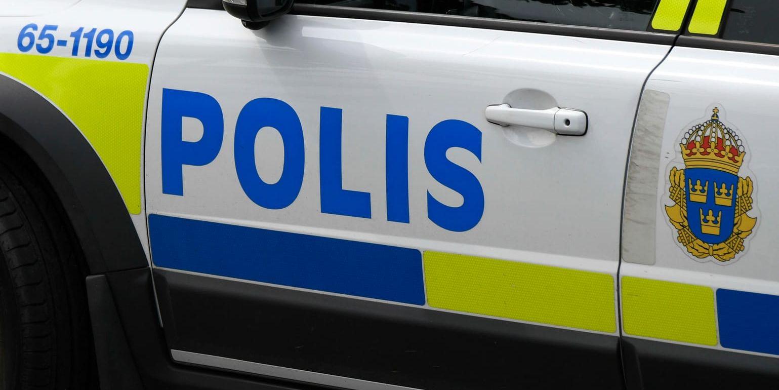 Poliser fanns på plats vid Sundsta- och Älvkullegymnasiet i Karlstad under fredagen då hot riktats mot skolan i sociala medier. Arkivbild.