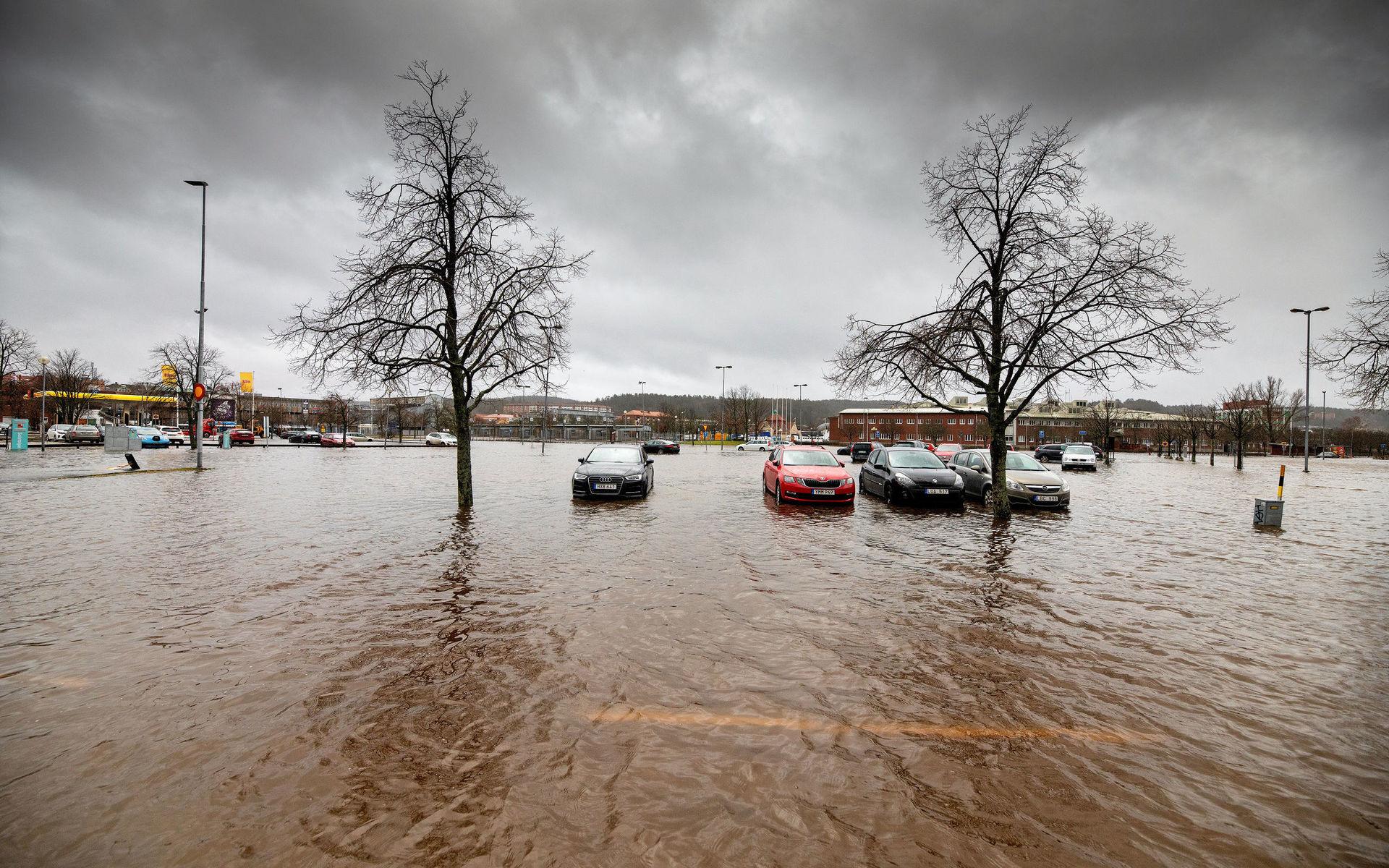 Uddevalla centrum och hamn översvämmade