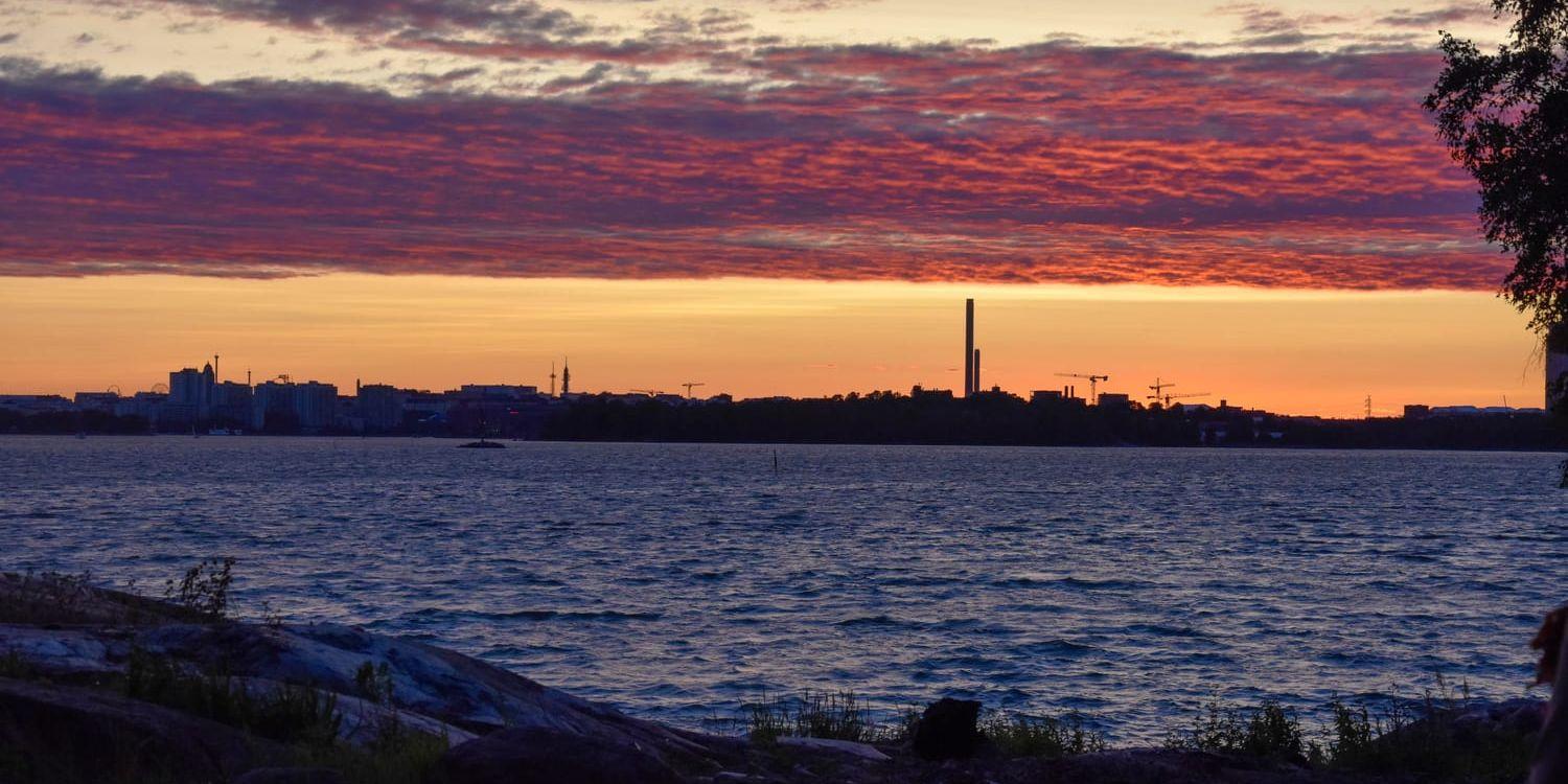 Helsingfors värms fortfarande främst av kolkraft – men från år 2029 ska stadens skorstenar ha ställts om till mer miljövänlig energi.