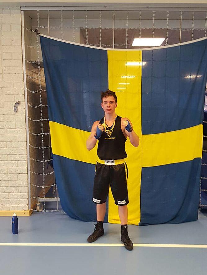 Guldmedaljör. Skoftebyns 15-årige boxningstalang Peter Ahlberg vann guld när ungdoms-SM avgjordes i Kumla. Bild: KRISTO BURK