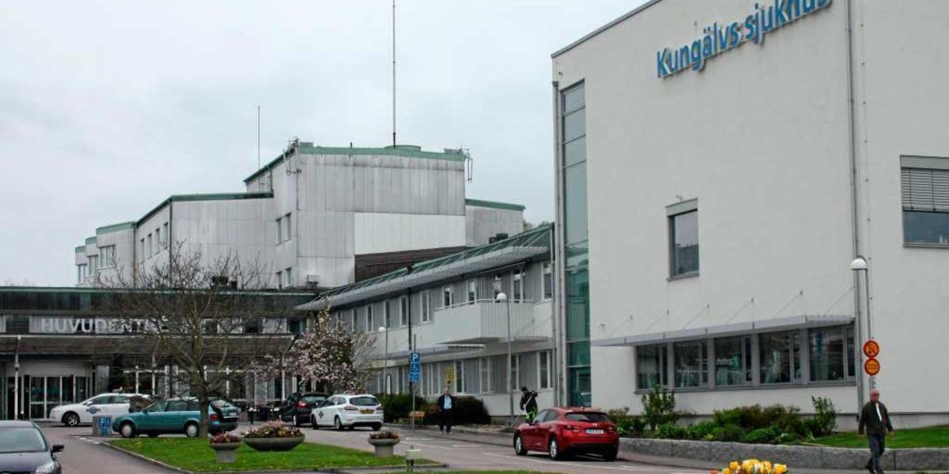 En person som vårdades på Kungälvs sjukhus bekräftades efter provtagning vara smittad av det nya coronaviruset.