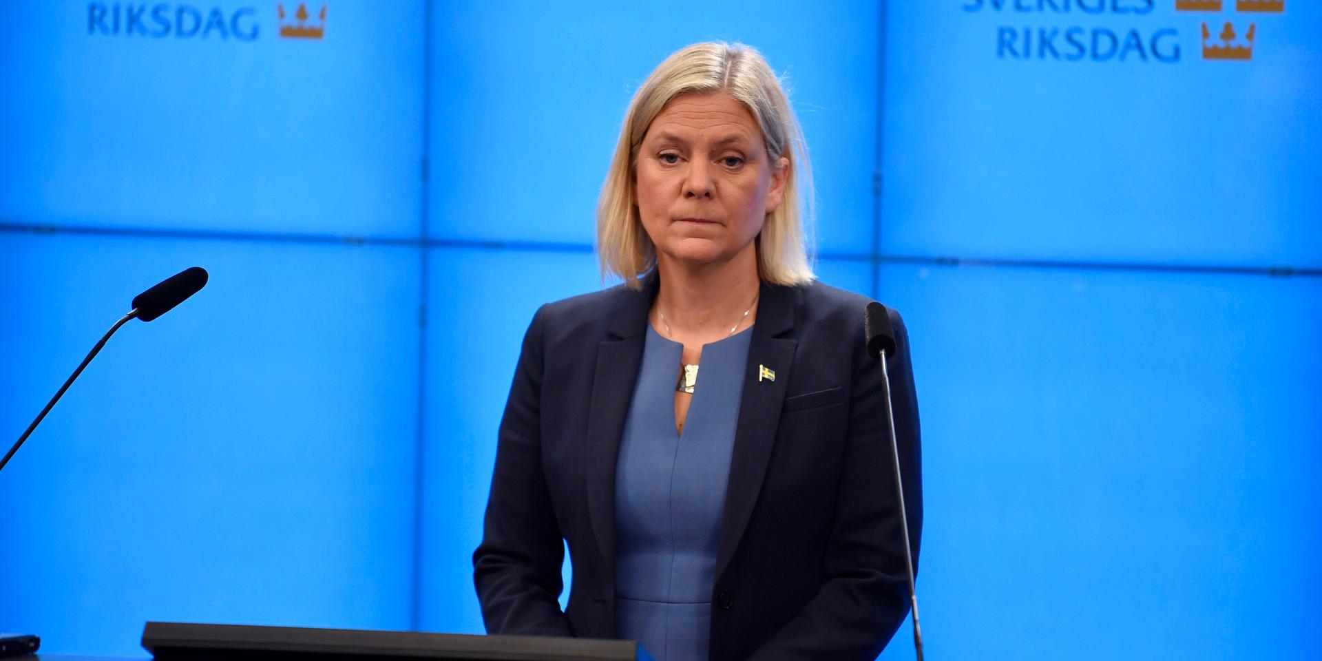 Magdalena Andersson (S) vid en pressträff kort efter att MP meddelat att de lämnar regeringen. 