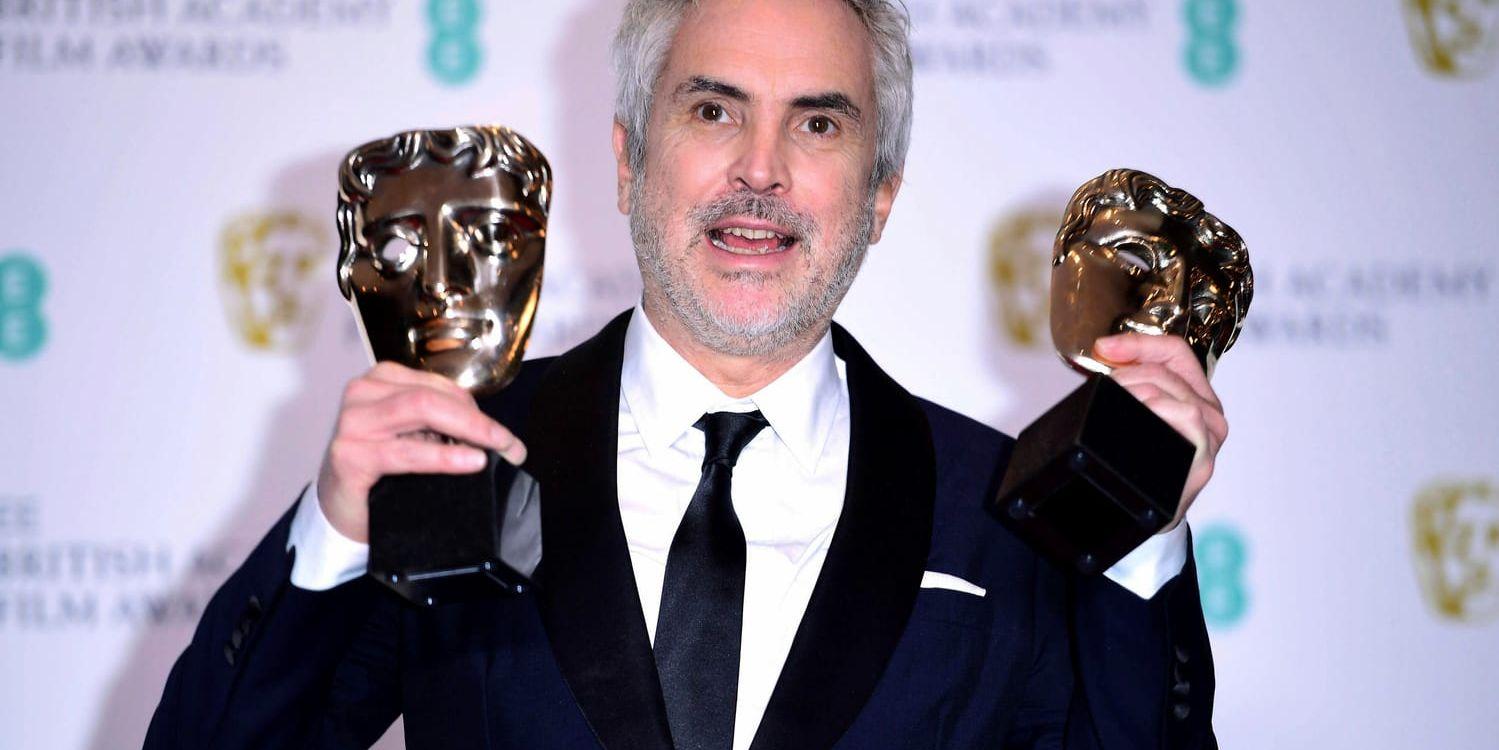 Alfonso Cuarón med sitt Bafta-pris.