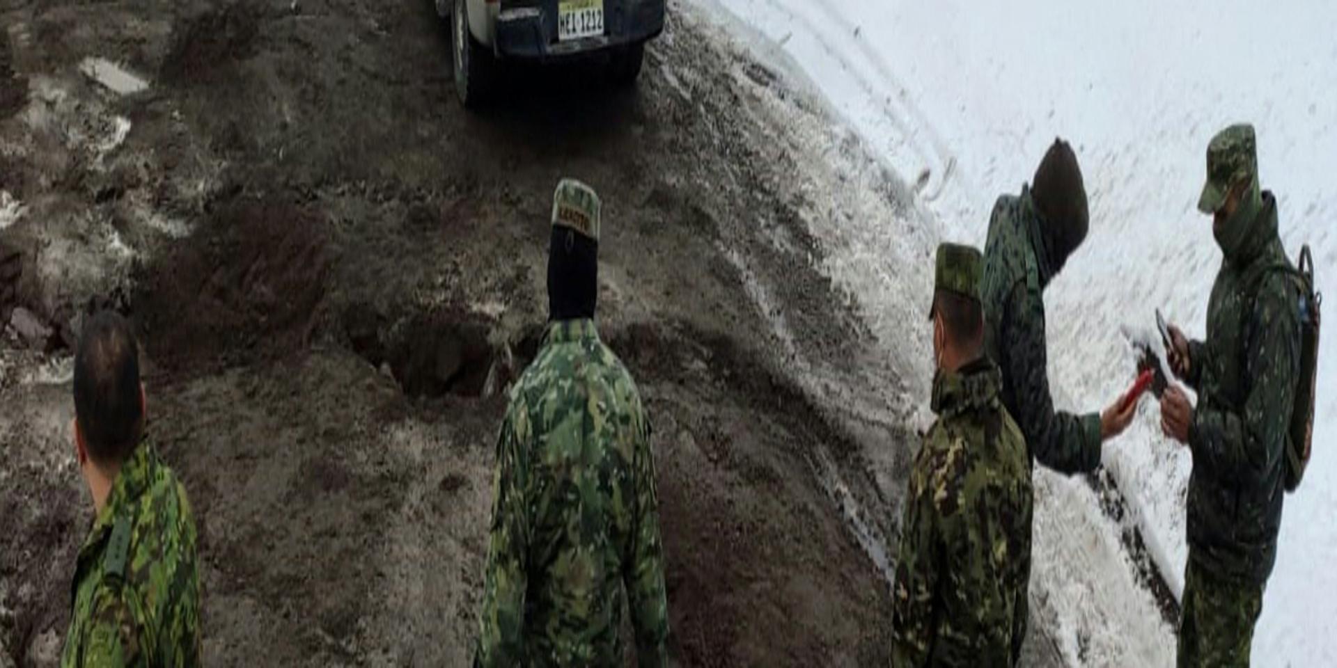 Militären medverkar i räddningsarbetet vid vulkanen Chimborazo i Ecuador.