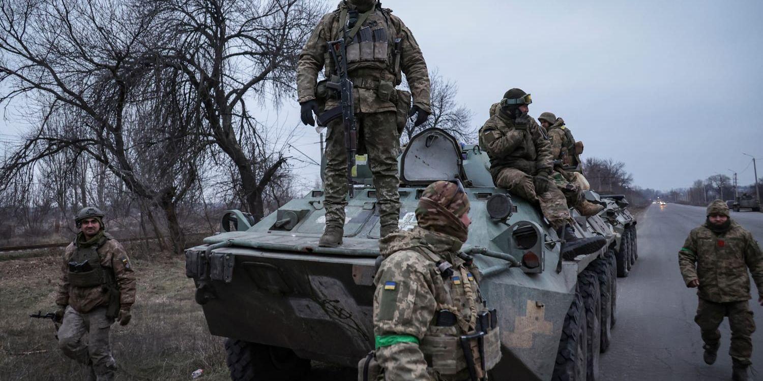Ukrainska soldater på väg till fronten i Donetsk i slutat av januari. Arkivbild.