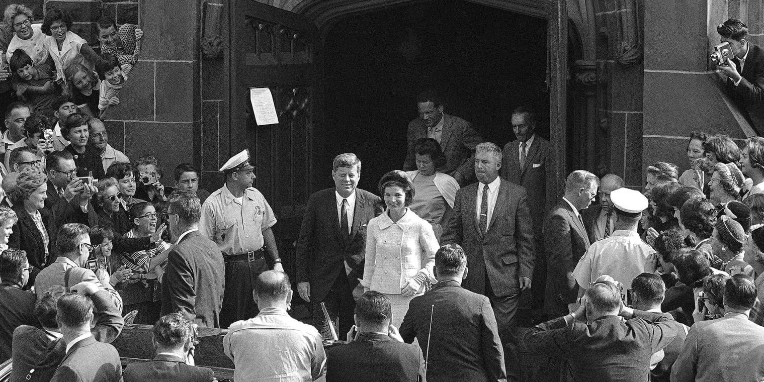 USA:s dåvarande president John F Kennedy och första dam Jacqueline Kennedy vid kyrkan St Marys i Rhode Island 1961.