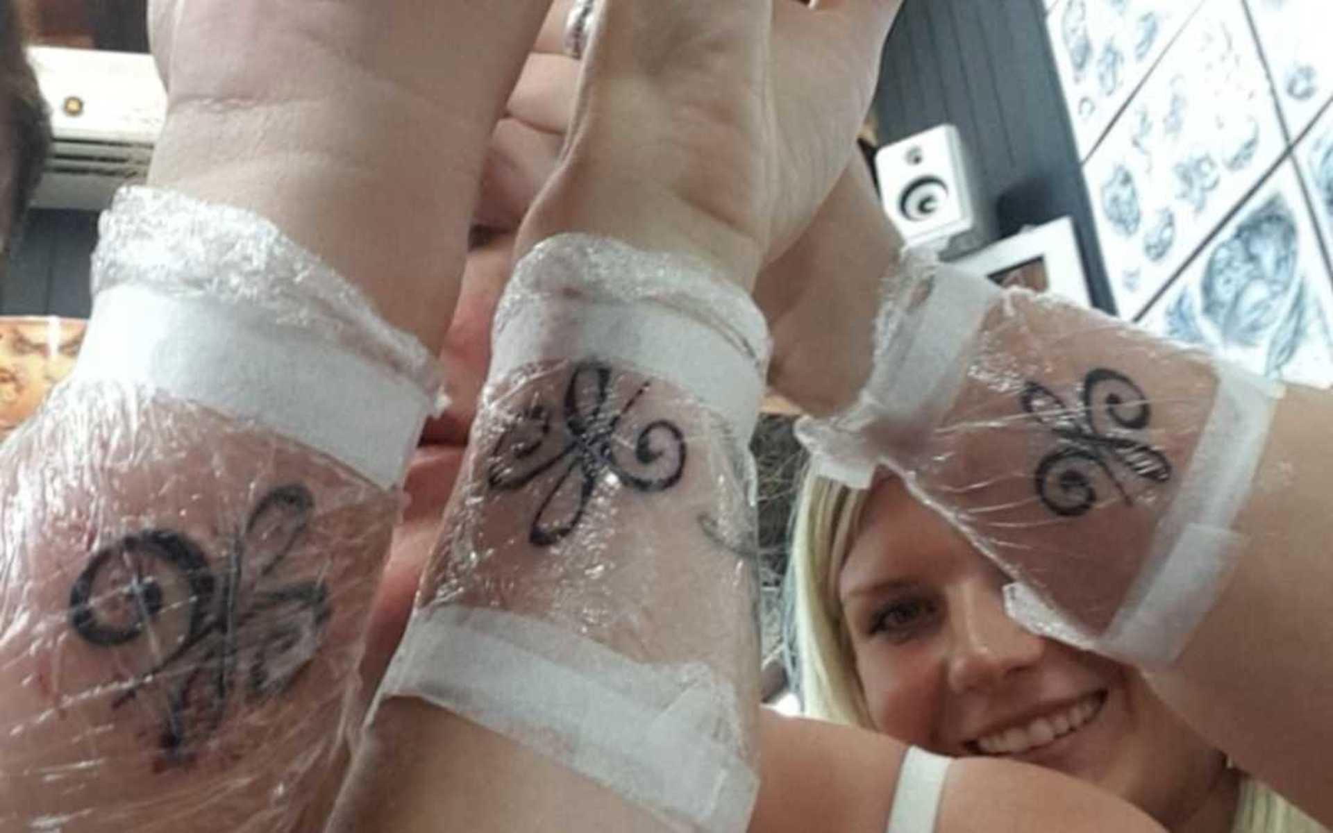 Erika Johansson har tillsammans med två andra gjort de här tatueringarna: ”En påminnelse om livet och hur starka en del måste vara för livets orättvisor och samtidigt betyder symbolen vänskap”, skriver hon.