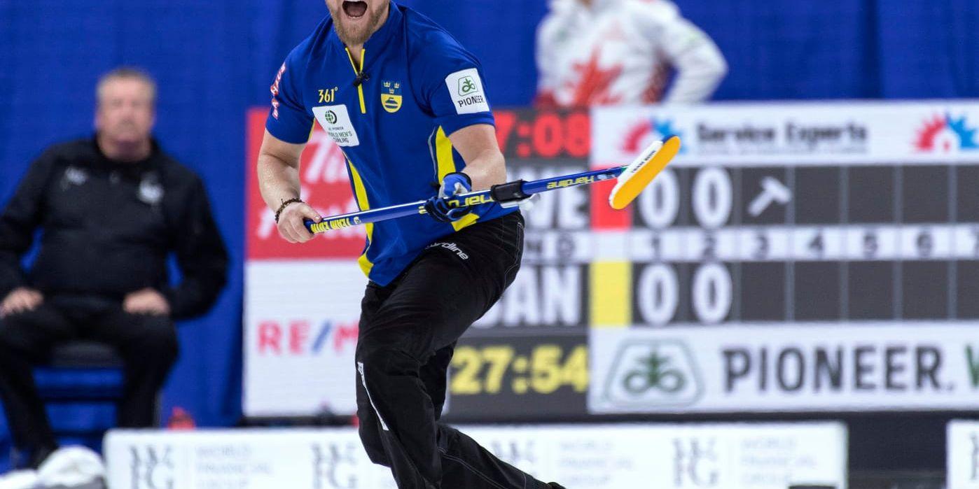 Niklas Edin och hans lag är VM-guldmedaljörer.