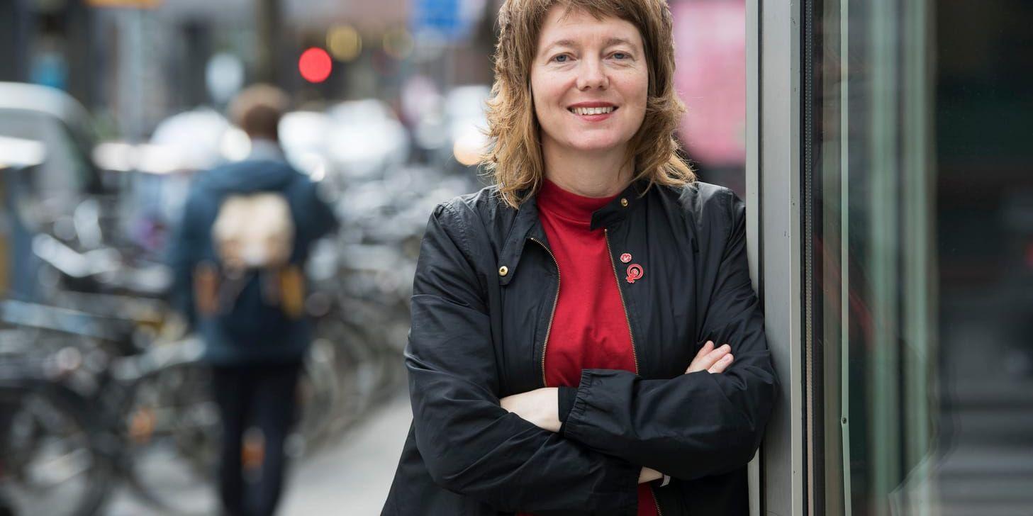 Malin Björk, kandidat för Vänsterpartiet till det stundande EU-valet. Här fotograferad i centrala Stockholm.