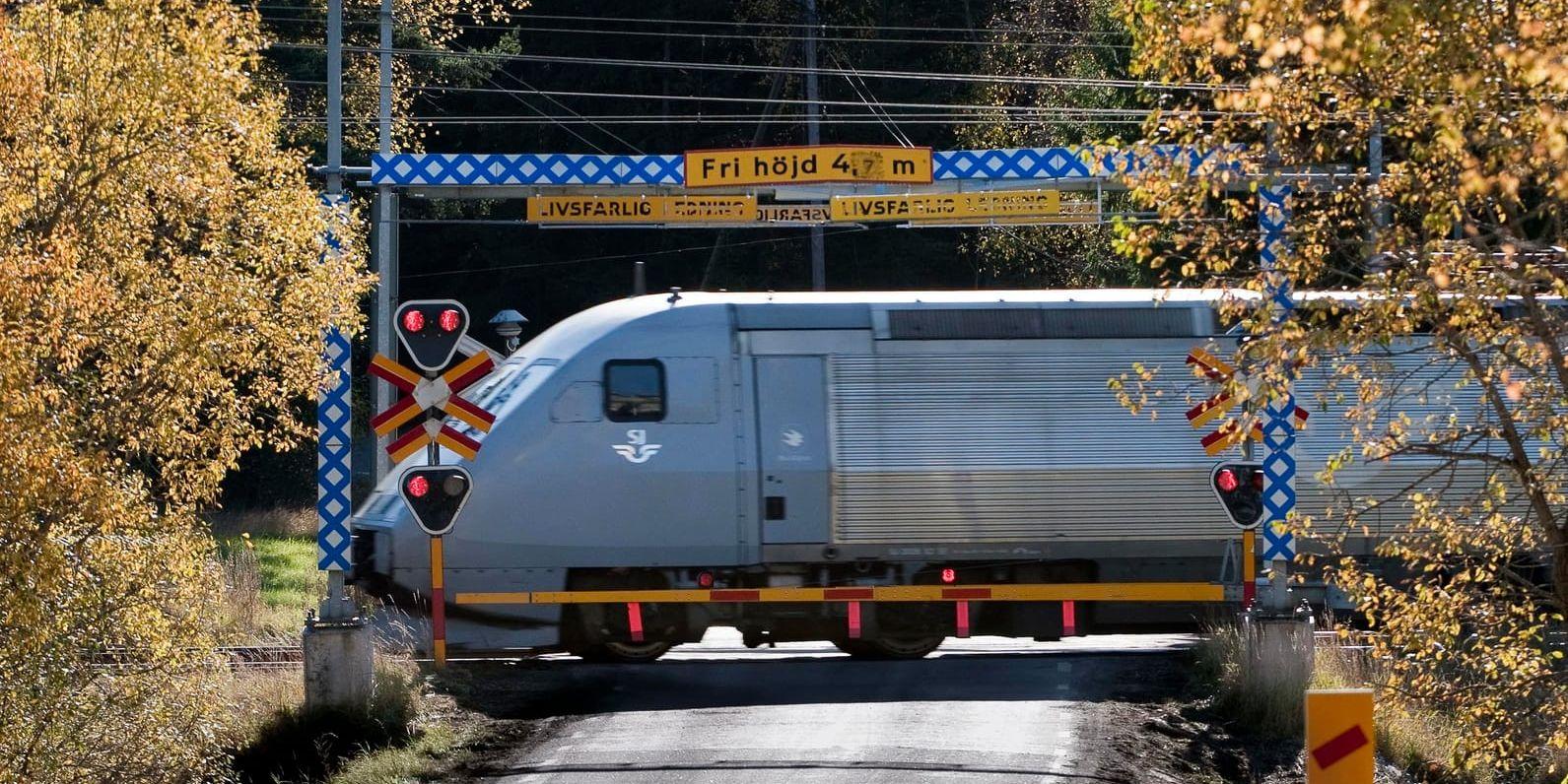 Sedan 2010 har nära 60 personer omkommit vid obevakade järnvägsövergångar. Nu skyndar Trafikverket på investeringar för att höja säkerheten vid de allra farligaste övergångarna. Arkivbild.