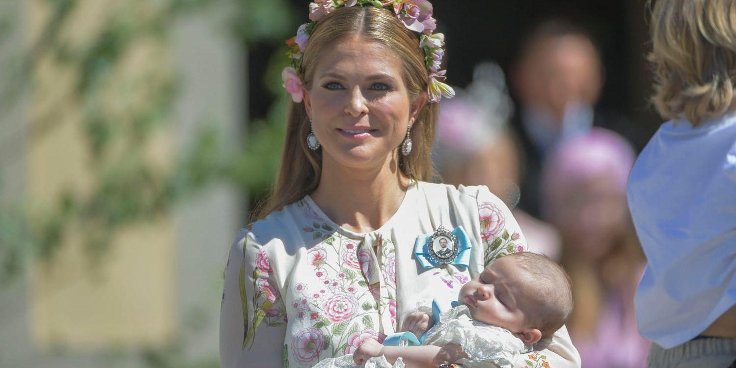 Prinsessan Madeleine barnboksdebuterar. Här syns hon med prinsessan Adrienne vid Drottningholms slott. Arkivbild.