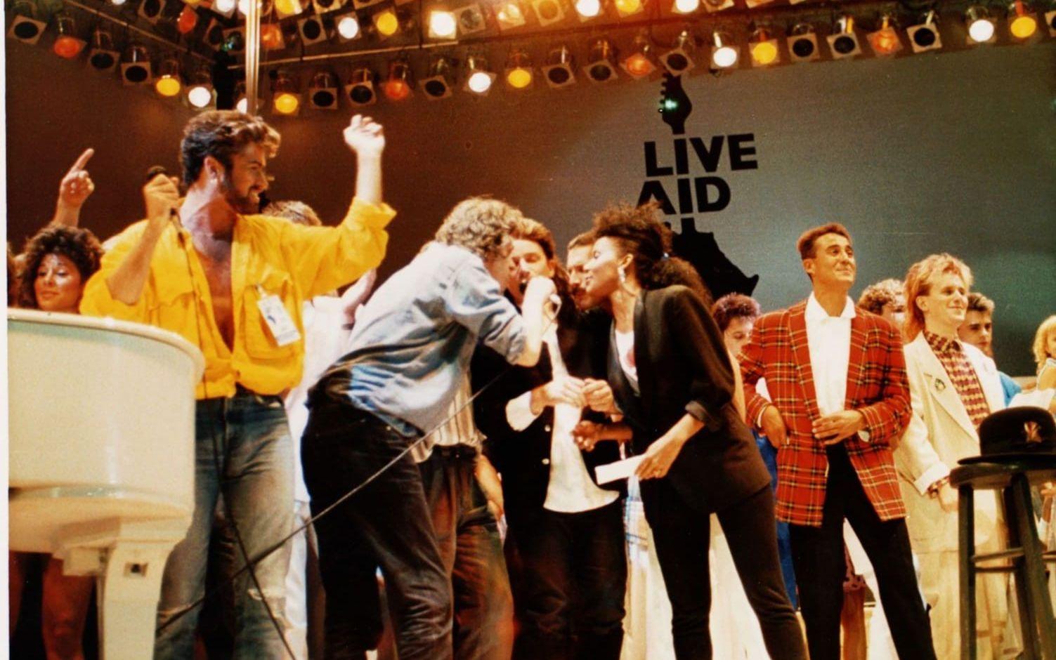 VÄRLDEN SAMLAS FÖR BARNEN. Den 13 juli 1985 genomfördes två välgörenhetsgalor med namnet Live Aid på Wembley Stadium i London och JFK Stadium i Philadelphia. Konserterna sändes live via satellit och sågs av uppskattningsvis 400 miljoner människor. Foto: TT