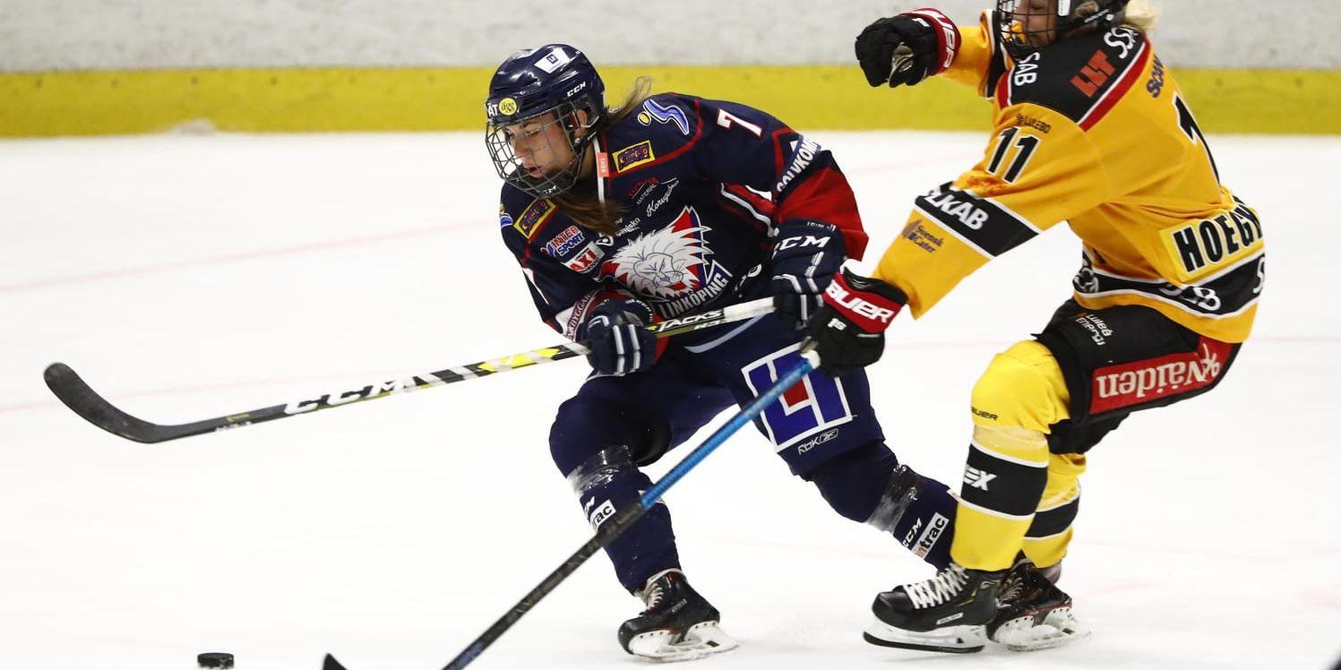 Linköpings Anna Kjellbin (till vänster) får två nya lagkamrater lagom till SDHL-slutspelet. Arkivbild.