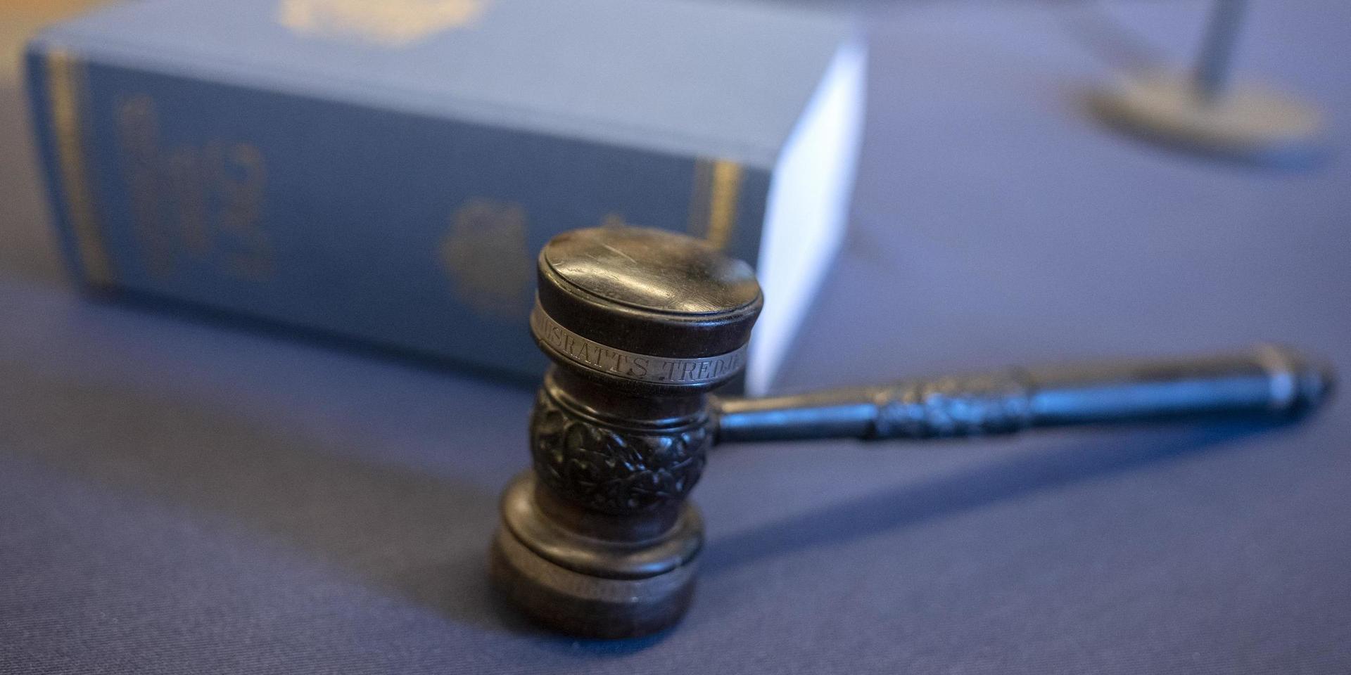 En man i 40-årsåldern döms av Skaraborgs tingsrätt till tre års fängelse för bland annat grovt sexuellt övergrepp mot barn, grovt utnyttjande av barn för sexuell posering och grovt barnpornografibrott. Arkivbild.