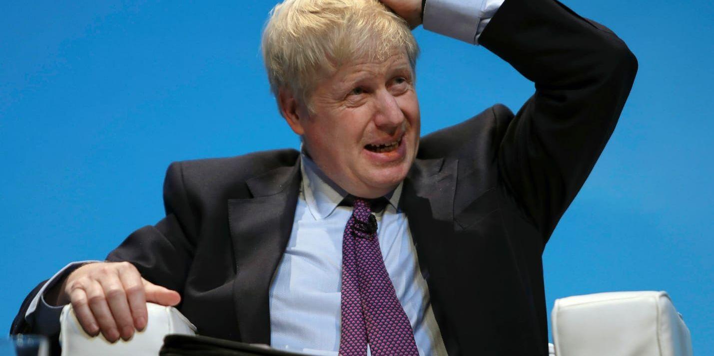Boris Johnson pressades av frågor om lägenhetsbråket när han i går mötte partimedlemmar i brittiska Birmingham.