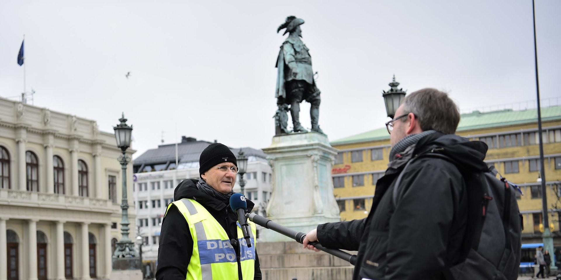 Dialogpolisen LG Ekstrand fanns på plats vid demonstrationen. Se intervjun med honom i klippet nedan.