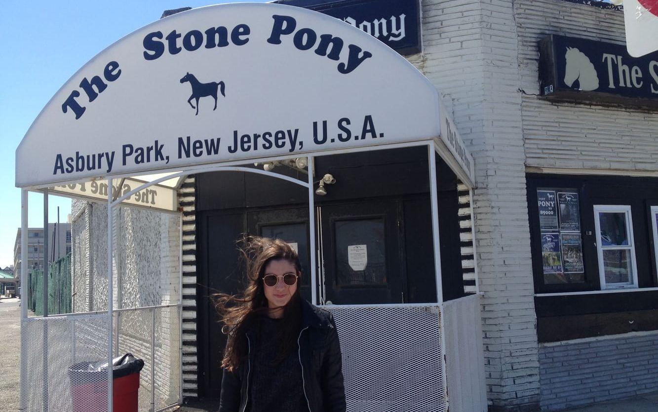 Stina Grape framför The Stone Pony, där Bruce Springsteen spelade ofta under sin tidiga karriär och fortfarande besöker då och då.