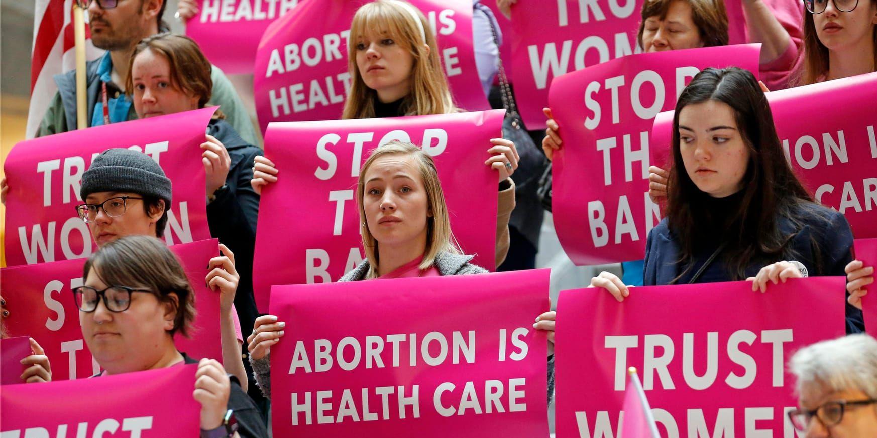 Flera delstaters nya, stränga abortlagar har väckt stora demonstrationer landet över.