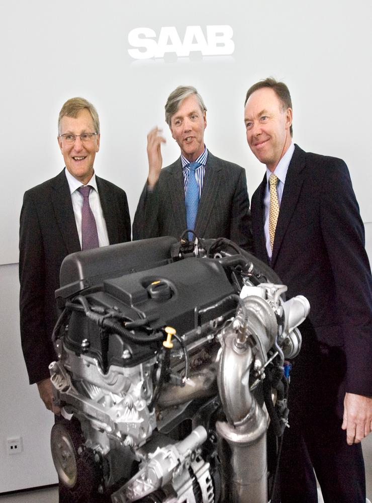 Samarbete mellan Saab och BMW. Jan Åke Jonsson, Victor Muller och Ian Robertson, BMW, fanns på plats liksom en motor.