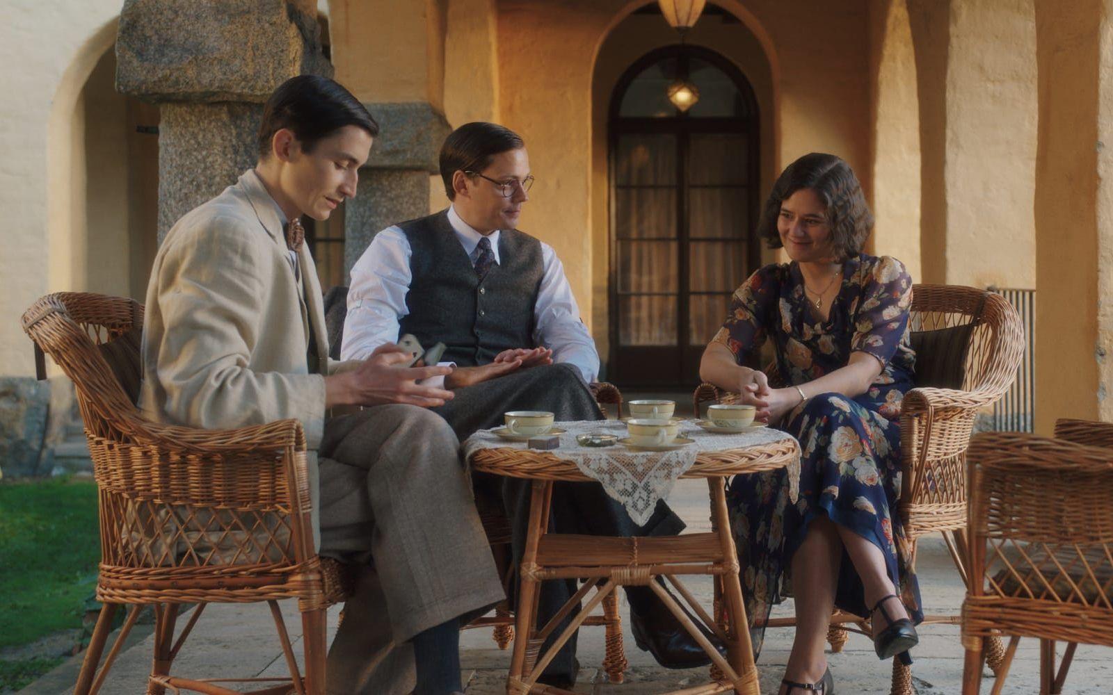 Gustav Lindh, Bill Skarsgård och Asta Kamma August i 'Bränn alla mina brev'. Pressbild.