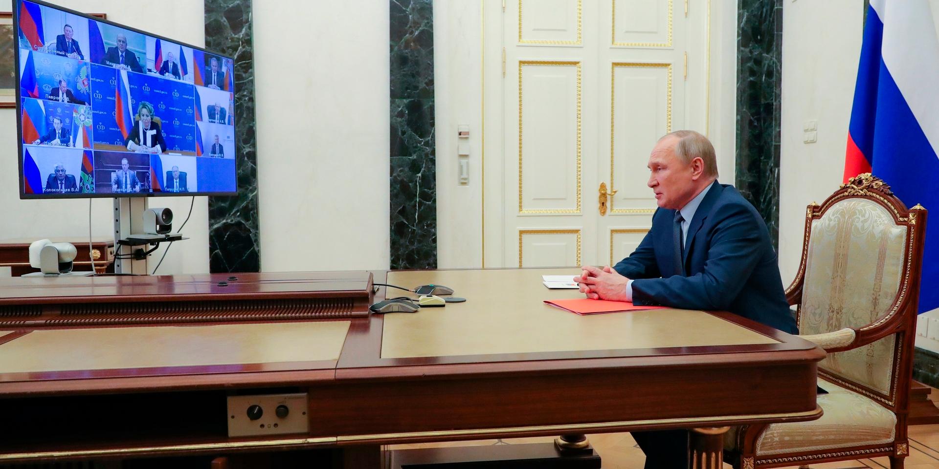 Russian President Vladimir Putin chairs a Security Council meeting in Moscow, Russia, Friday, April 22, 2022. (Mikhail Klimentyev, Sputnik, Kremlin Pool Photo via AP)  XAZ108