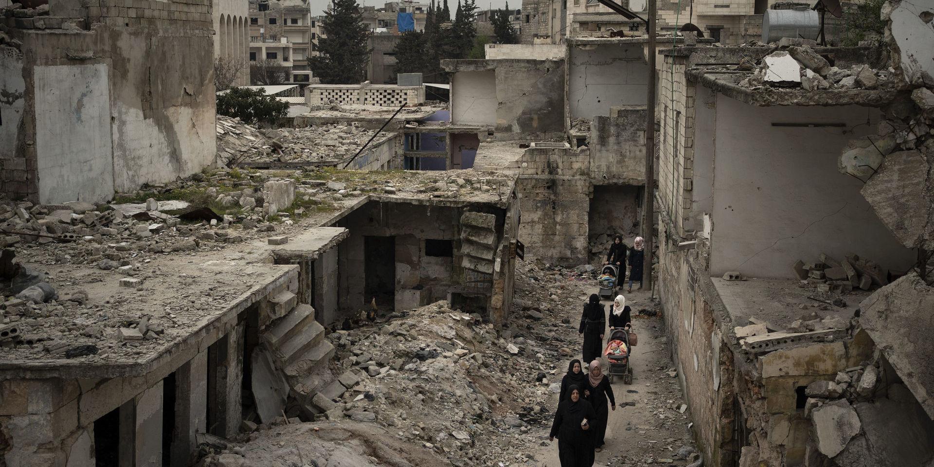 Stora delar av Syrien ligger i spillror efter åratal av krig. Bilden är tagen i staden Idlib den 12 mars. Hjälporganisationer och experter oroar sig över landets förmåga att hantera coronaviruset.