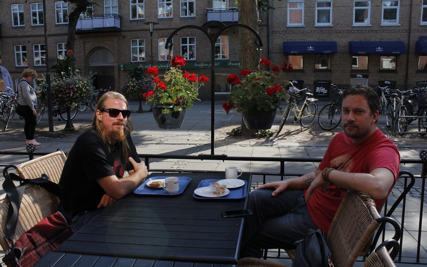 Inte förvånade. Andreas Pettersson och Magnus Sörensen tror att få gick och väntade sig nyanställningar på Nevs.  Bild: Amanda Hognert
