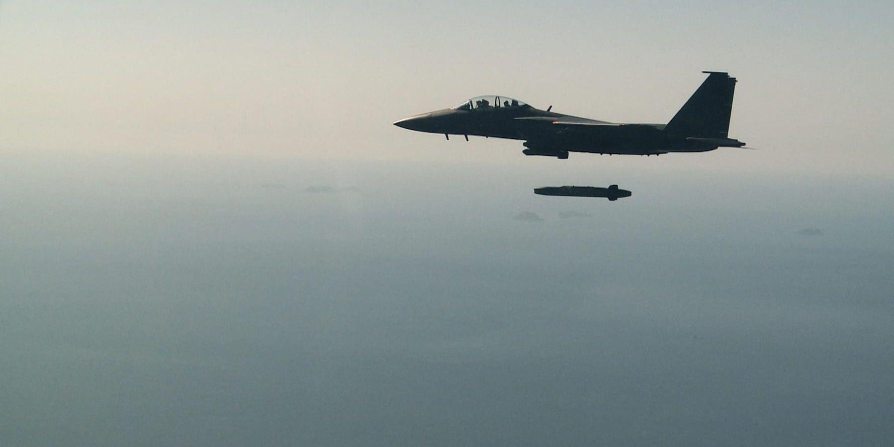 Kryssningsroboten släpps från ett F-15K-plan i Sydkorea.