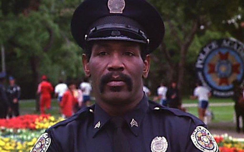Mest känd blev han som polisen, Moses Hightower i filmserien "Polisskolan". Bild: Youtube