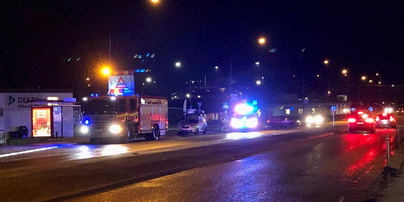 En person blev under torsdagseftermiddagen påkörd på Brogatan i Vänersborg.