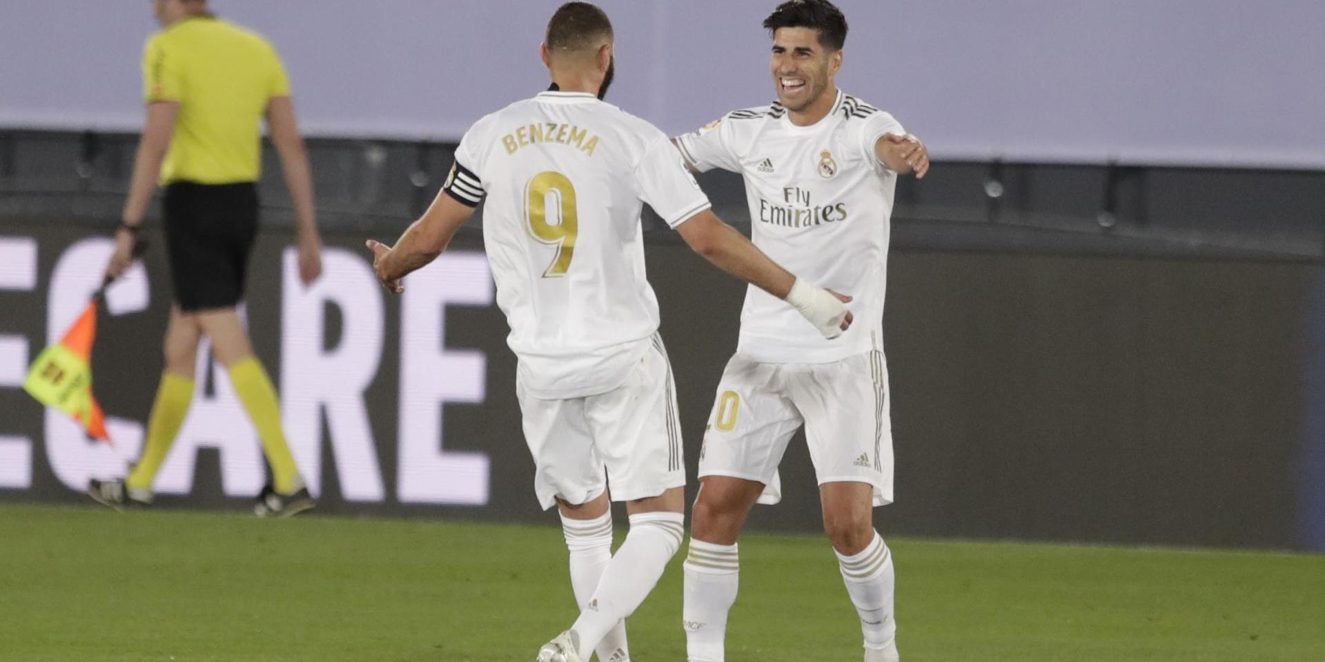 Karim Benzema och Marco Asensio blev Real Madrids målskyttar i 2–0-segern mot Alavés,