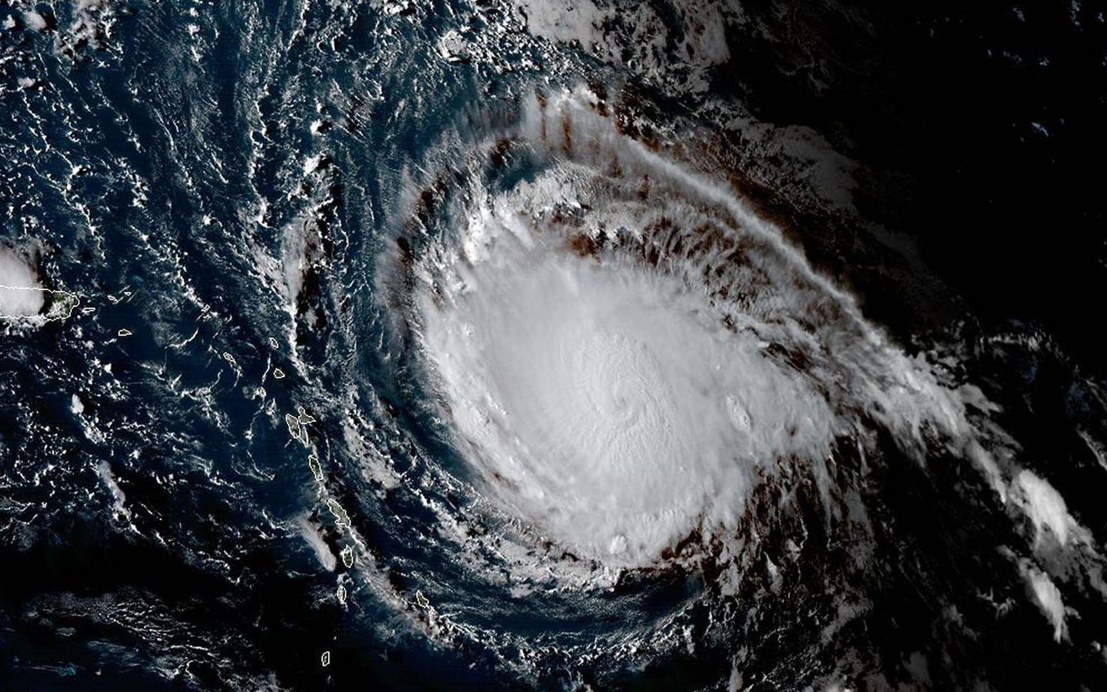 Orkanen Irma den 4 september. Vid niotiden på kvällen uppgav NOAA att orkanen nu kunde nå upp till 60 meter per sekund. FOTO: NOAA via AP