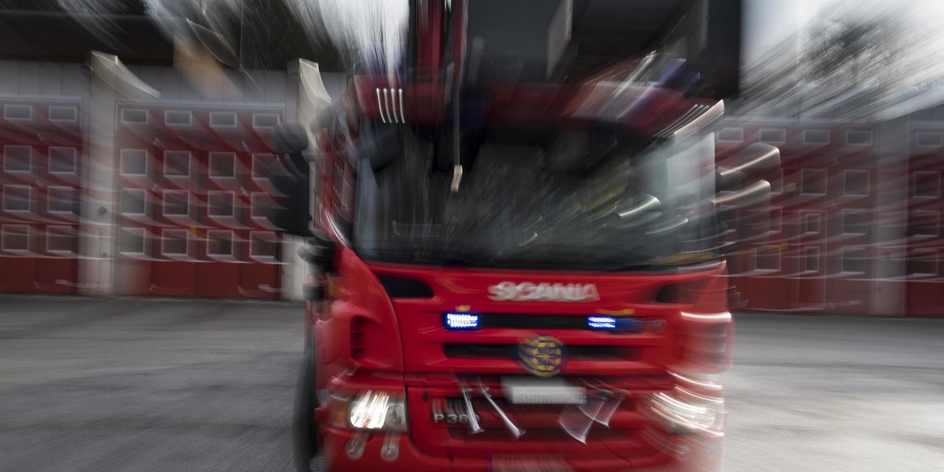 Det brinner kraftigt i ett över 4 000 kvadratmeter stort område i Skrubba i Tyresö, enligt räddningstjänsten. Arkivbild. 