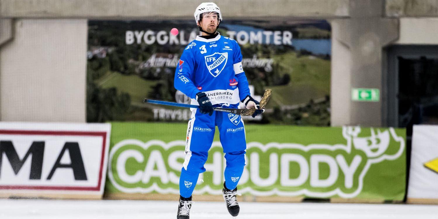 IFK Vänersborgs libero och lagkapten Simon Blomqvist har ingen tur med straffarna just nu, och fick dessutom se IFK snuvas på en på tilläggstid i sin jakt på kvittering mot Västerås.